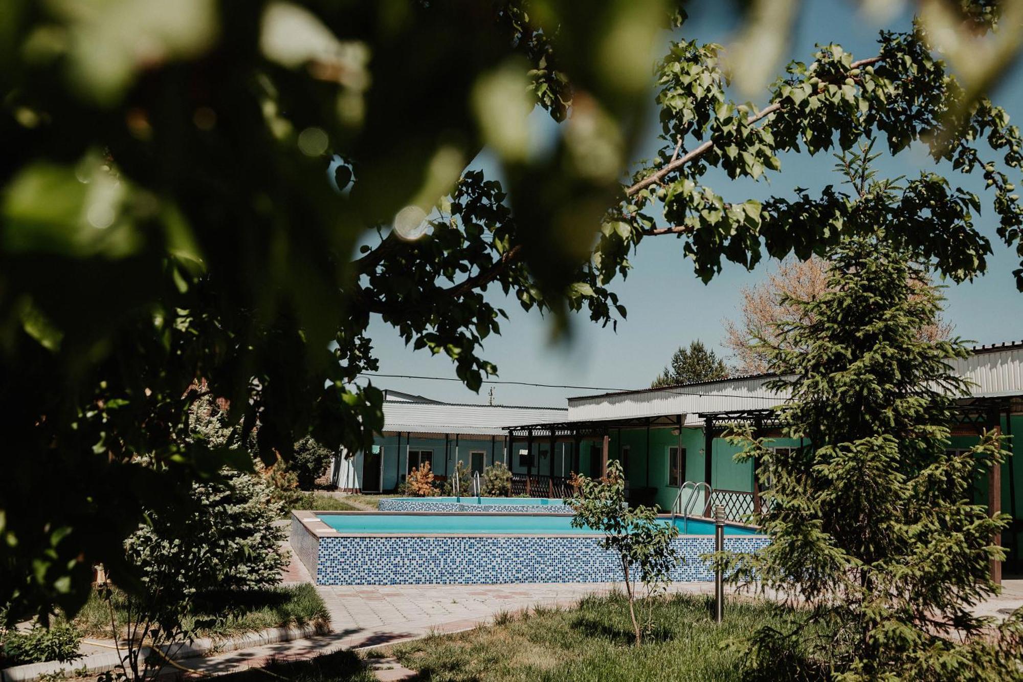 Malibu Guest House Kapchagay Buitenkant foto